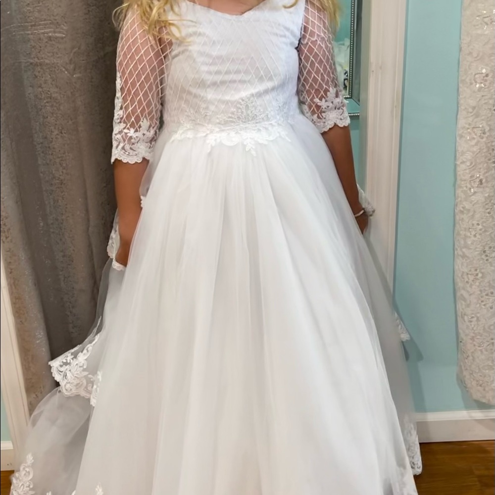 Flower girl dress. Corset back, Train and bustle